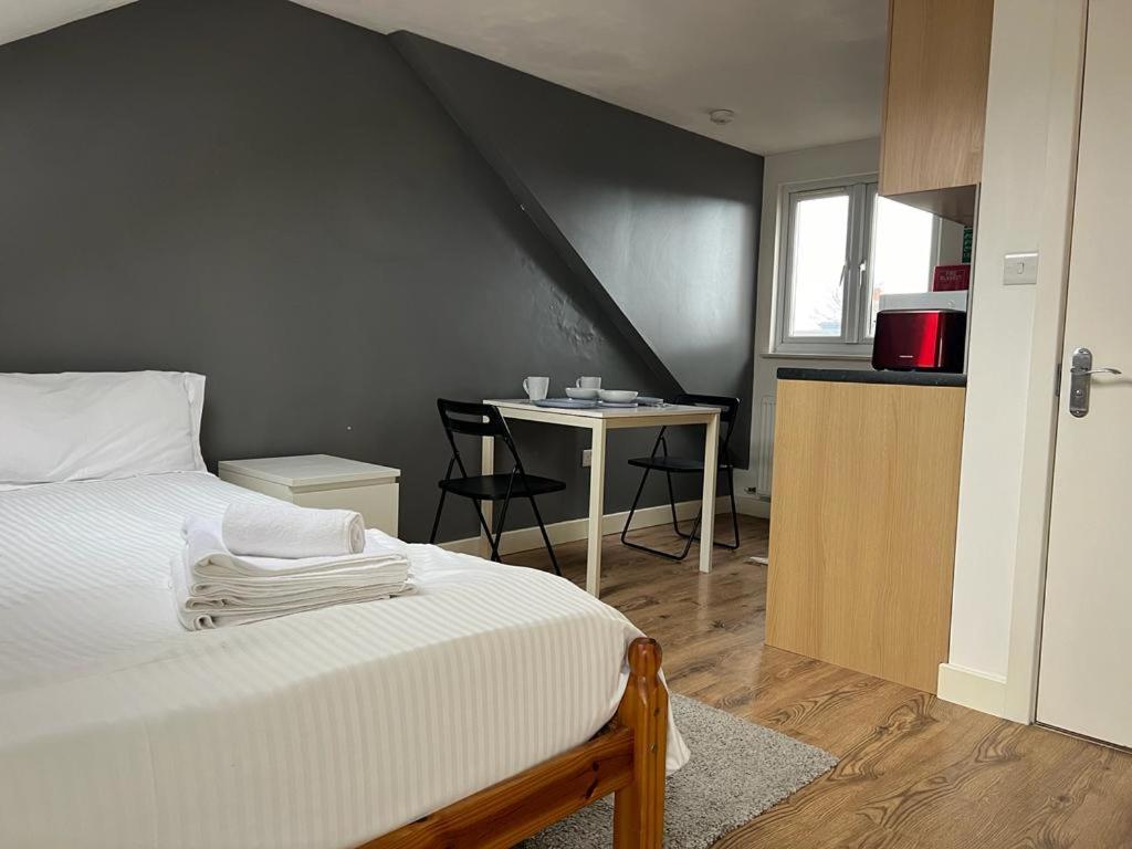 Private With Your Shower And Kitchen Privatunterkunft *