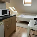 Private Studio Room With Your Shower And Kitchen