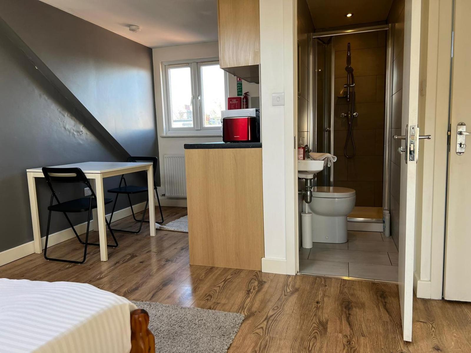 Private With Your Shower And Kitchen Alloggio in famiglia Londra