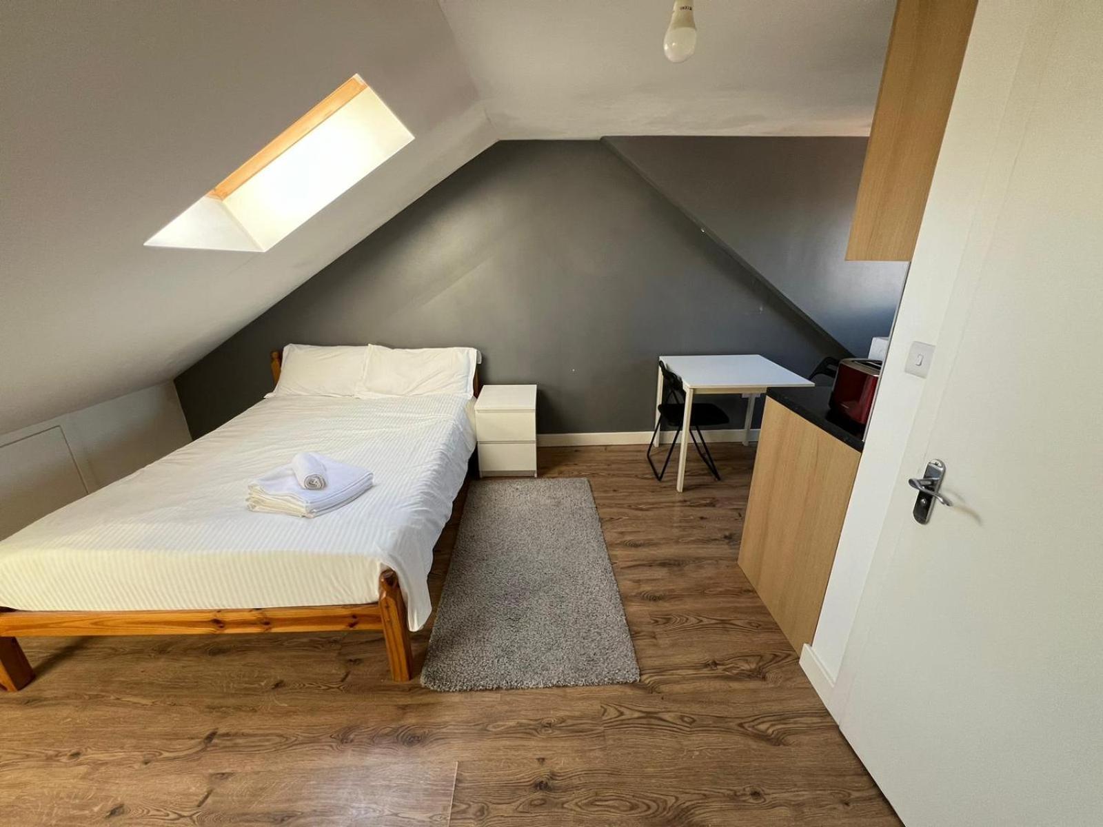 Private With Your Shower And Kitchen Londra